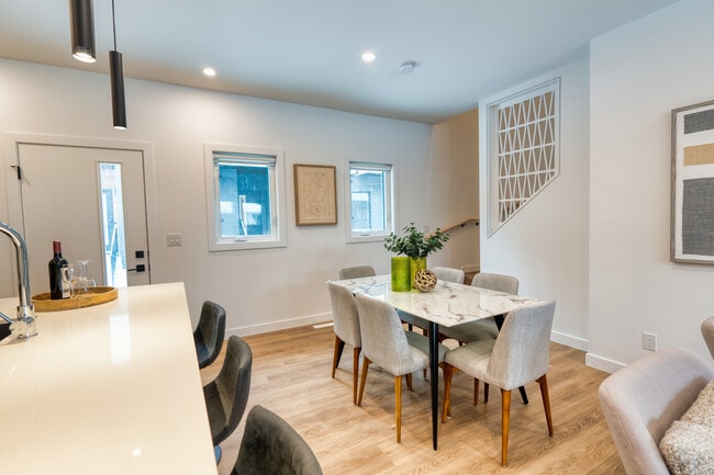 Building Photo - Move-In Special! Modern 3-Bedroom  | Pet Friendly for Rent in Richmond – Great Location