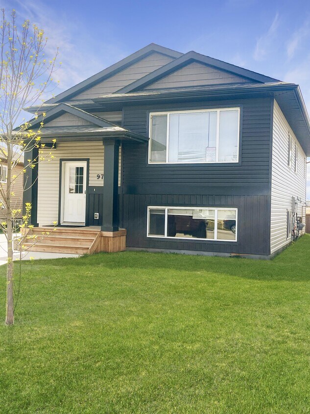 Photo principale - 9715B 112 Ave
