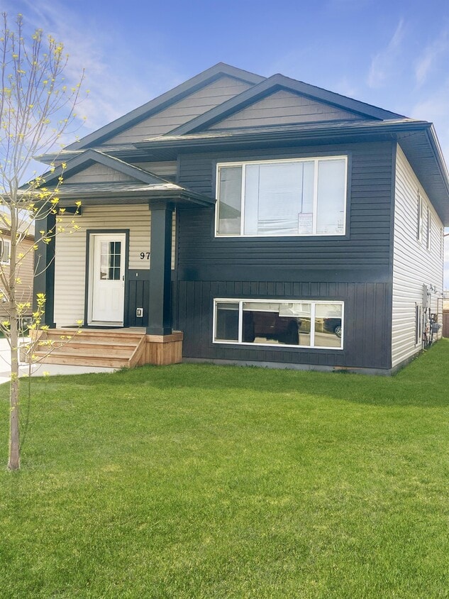 Primary Photo - 9715B 112 Ave