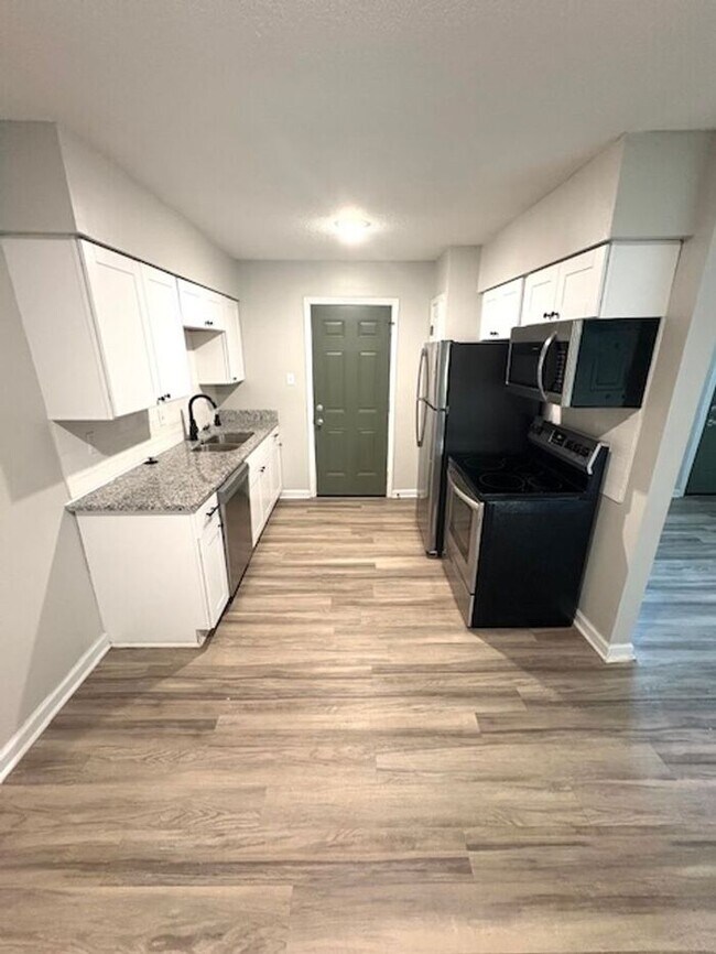 Foto del edificio - Live by UofM: Updated 1BR Apartment with W...
