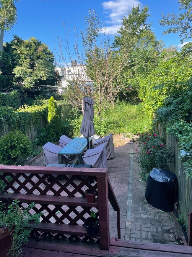 Building Photo - 555 Bay Ridge Pky
