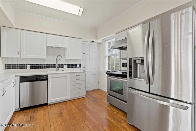 Foto del edificio - 842 Cedar St