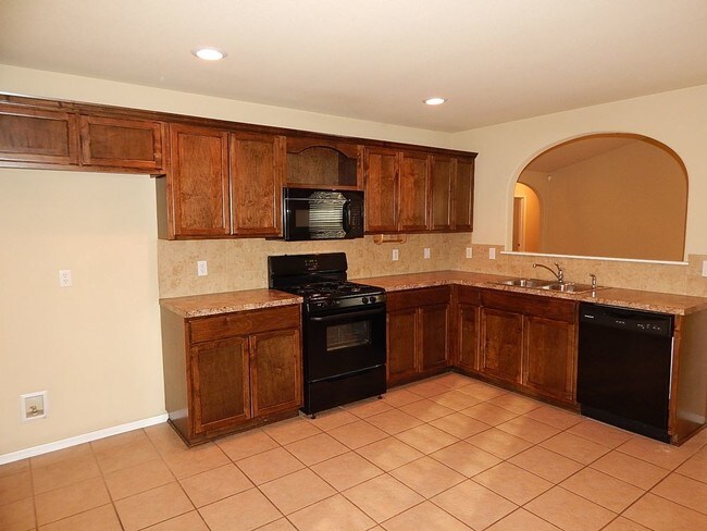 Building Photo - Fantastic four bedroom home in Jenks