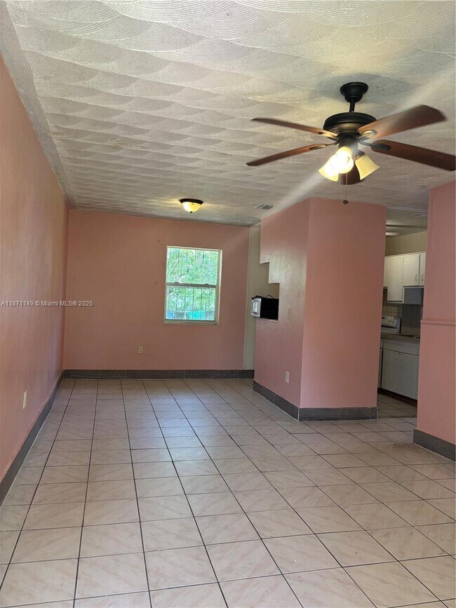Foto del edificio - 1685 NW 133rd St