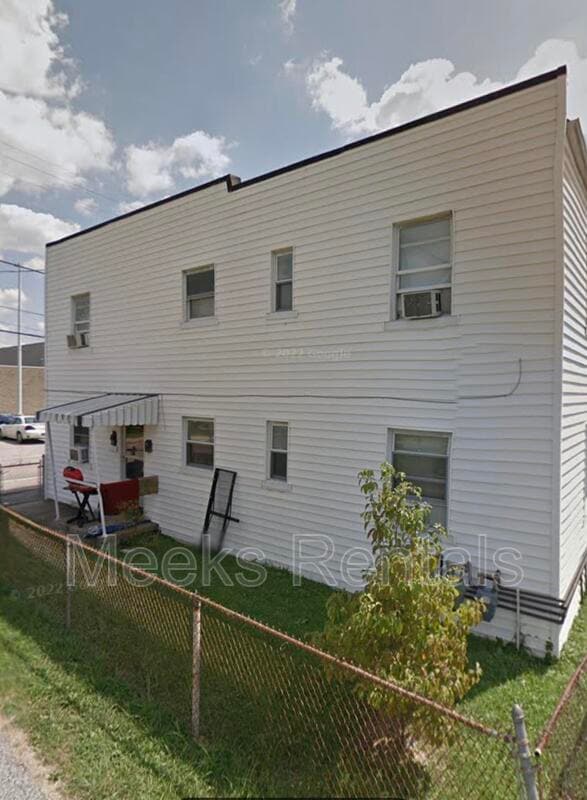 Building Photo - 405 29th St W