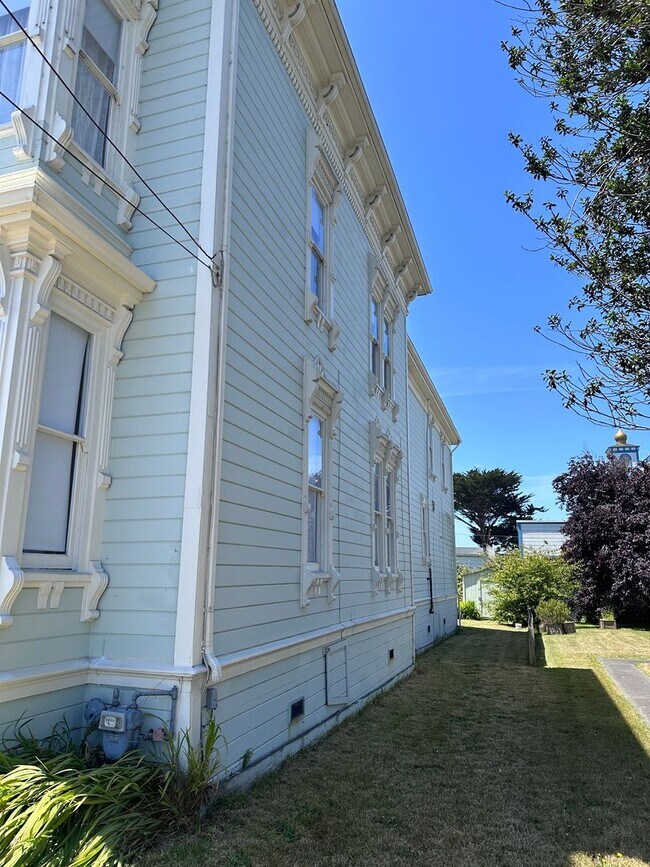 Foto del edificio - Stunning 1890 Eastlake Victorian | 5 Bedrooms | 2 Bathrooms | Flex Spaces | Steps from Old Town E...