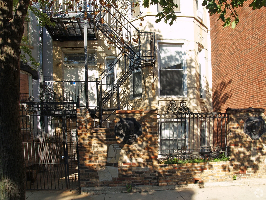 Building Photo - 1945 N Lincoln Ave
