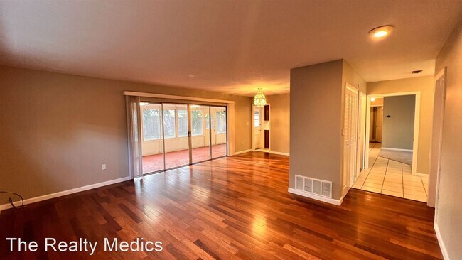 Building Photo - 4 br, 2 bath House - 1507 Glastonberry Rd