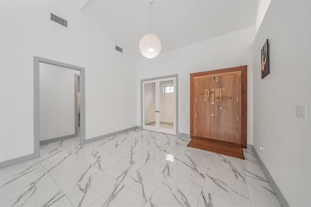 Building Photo - 2400 Ridgecrest Dr