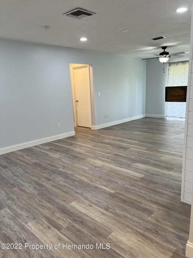 Building Photo - 4488 Bromley Ave