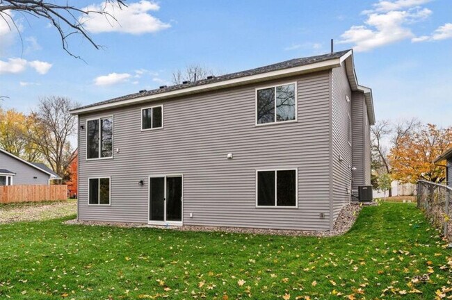 Foto del edificio - 826 104th Ave NW