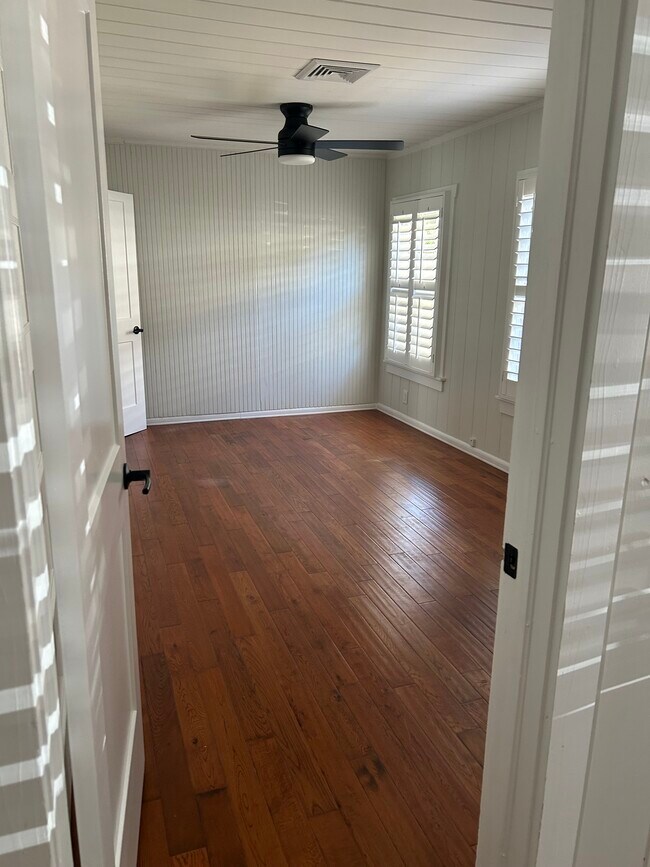 Building Photo - 3111 Elmer St