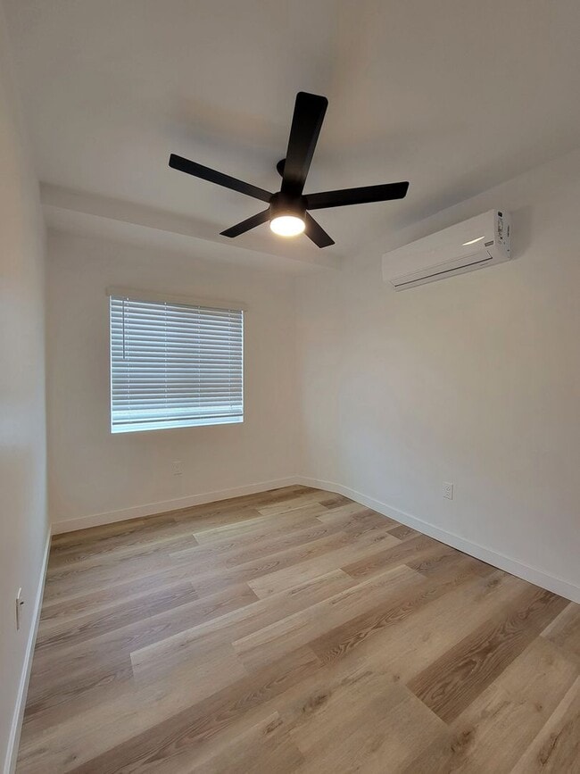 Foto del edificio - 6249-6253 Mary Lane Dr