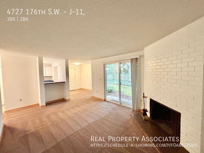 Building Photo - Spacious 3-Bedroom Condo with Fireplace, P...