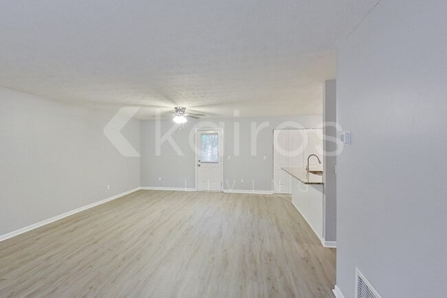 Building Photo - 8959 Ashwood Dr