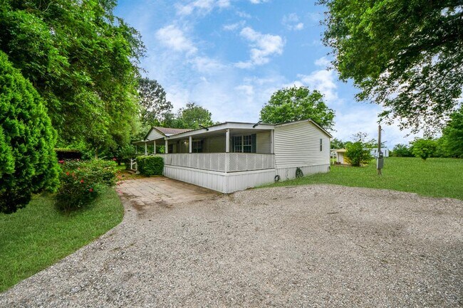 Building Photo - 18303 James Rd