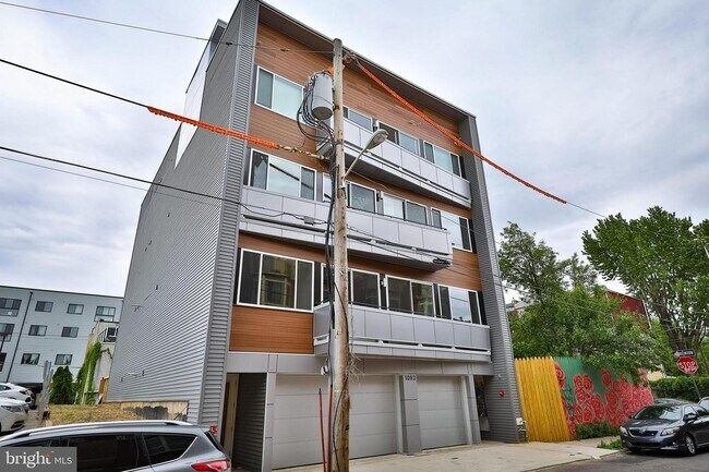 Building Photo - 1003 N Bodine St