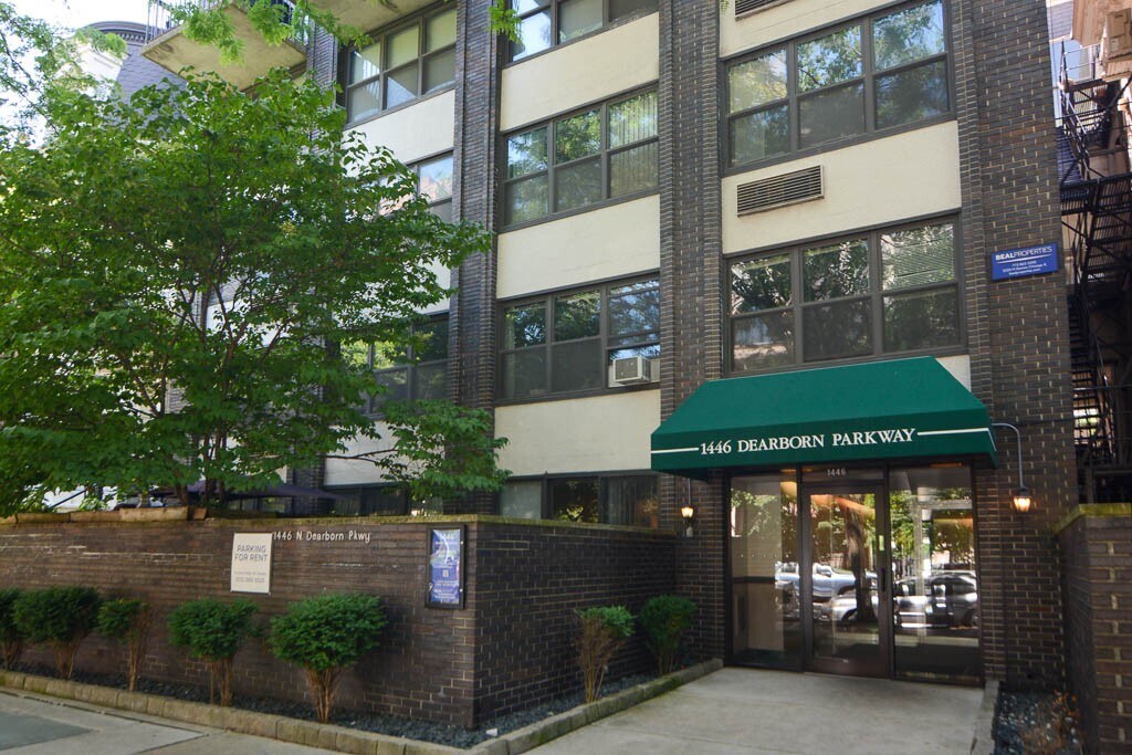 Foto principal - 1451 N Dearborn St