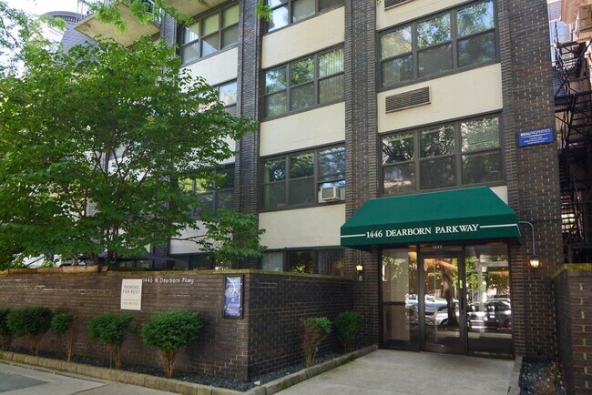 Building Photo - 1329 N Dearborn St