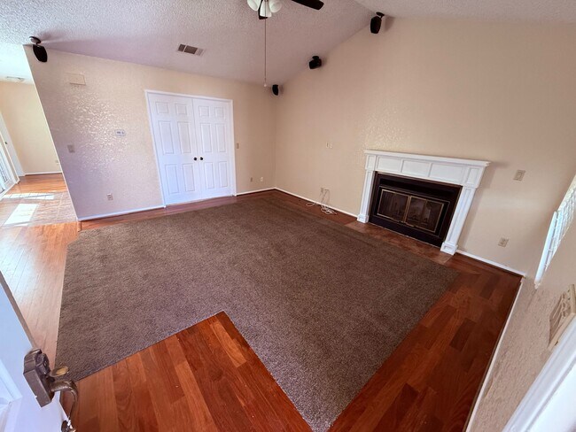 Foto del edificio - 42947 Lemonwood Dr