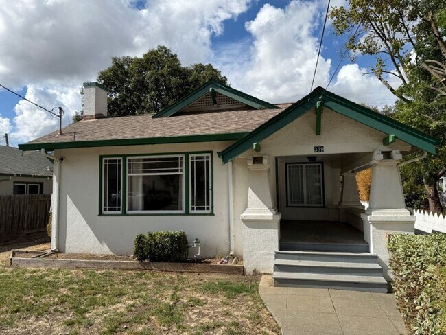 Foto del edificio - Rare 2 Bedroom Home Downtown Dixon *Star R...