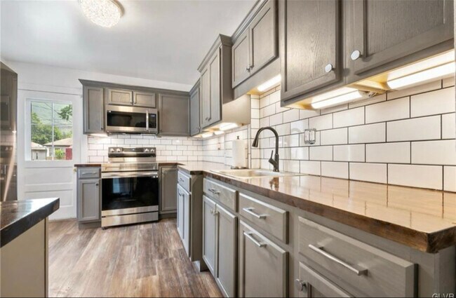 Foto del edificio - 256 Lehigh Ave