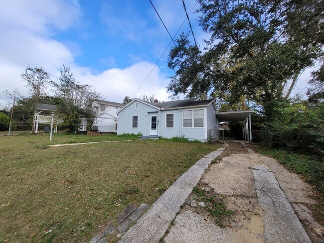 Foto del edificio - 267 Chestnut St Pensacola, Fl 32506 Ask us...