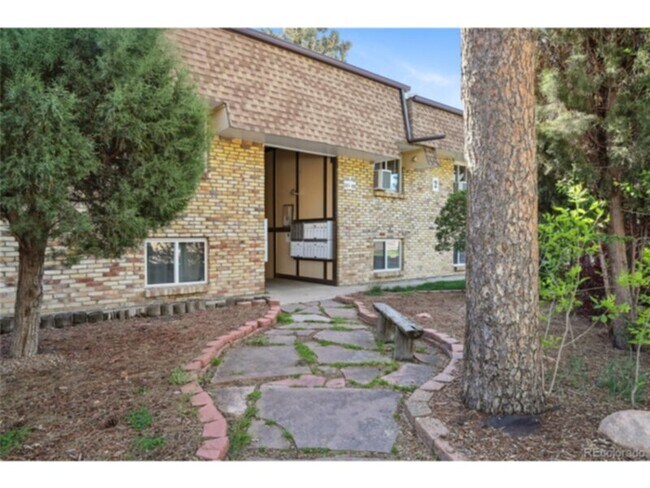 Foto del edificio - 1390 Everett Ct