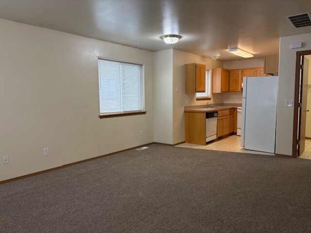 Foto del edificio - Duplex with detached garage