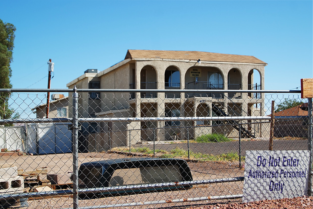 Building Photo - Sunset Bungalos