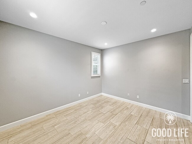 Building Photo - Stunning 3Bd/3.5Ba Home in Irvine w/Large Patio, Modern Design and 2 Master Suites!