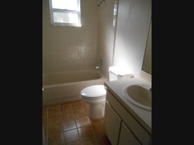 Building Photo - 546 Cypress St