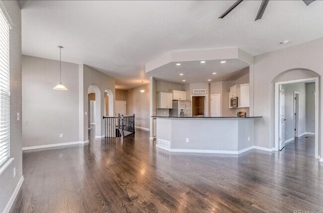 Foto del edificio - 495 Pasada Way