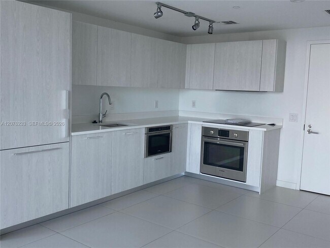 Foto del edificio - 501 NE 31st St