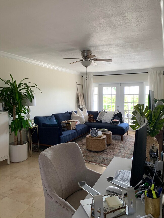 Foto del edificio - 689 NE 6th Ct