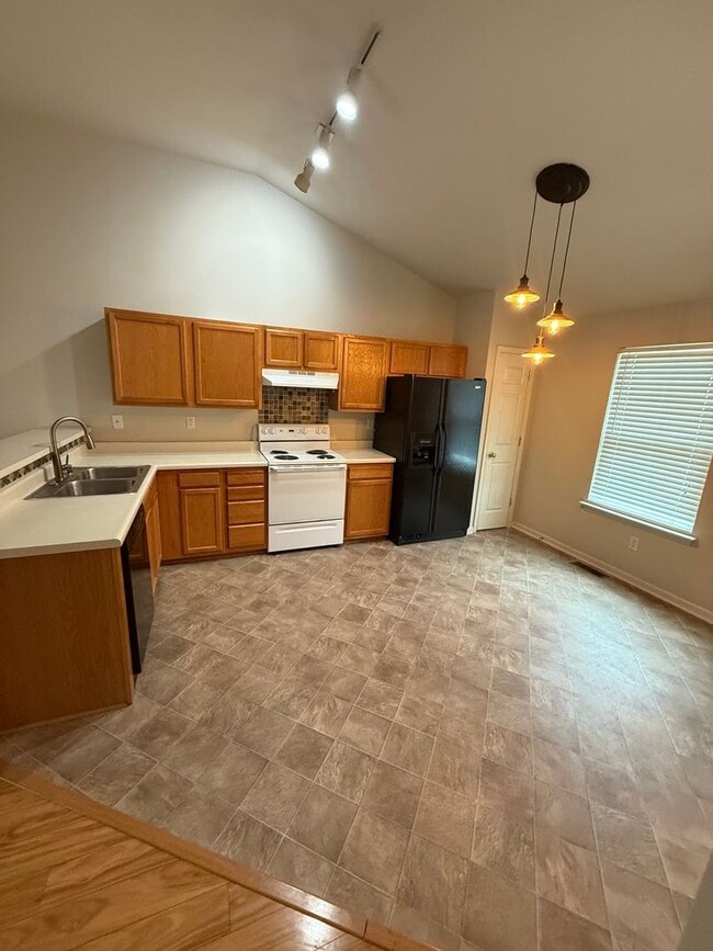 2-bedroom, 2-bath townhouse in Nicholasville, KY - 2-bedroom, 2-bath townhouse in Nicholasville, KY