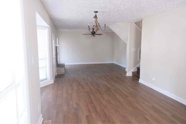 Building Photo - 3920 Foster Dr