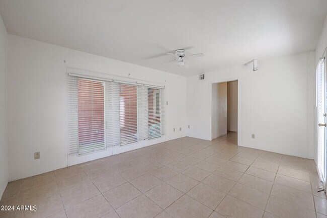 Foto del edificio - 7030 N 14th Ave