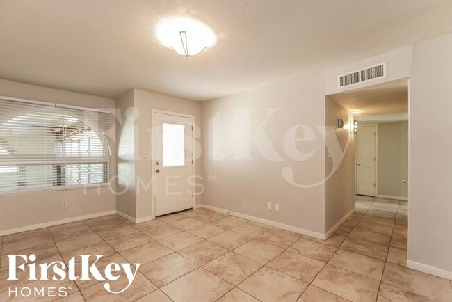 Building Photo - 2518 East Don Carlos Avenue
