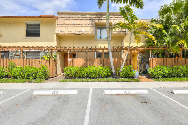 Building Photo - 1104 NW 79th Dr
