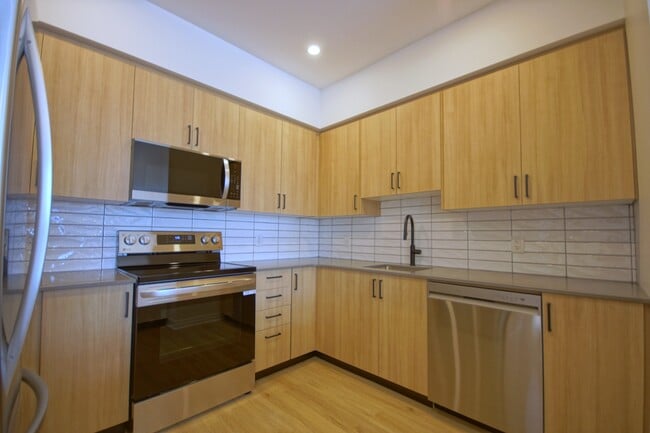 Building Photo - 1353 Gosset St