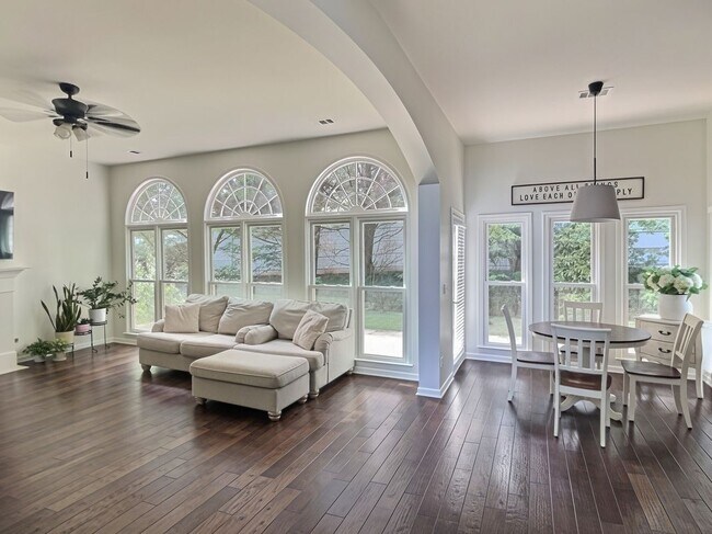 Foto del edificio - 1743 Wilkenson Ct NE