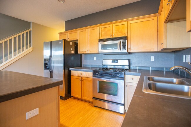 Foto del edificio - North Mt Tabor NE Portland 3 Bedroom 3 Lev...