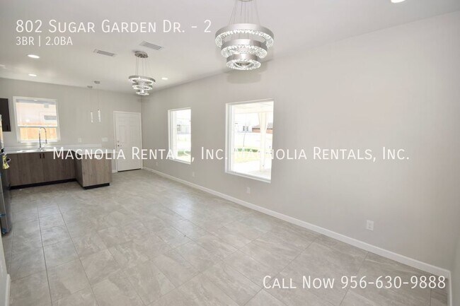 Building Photo - 802 Sugar Gdn Dr