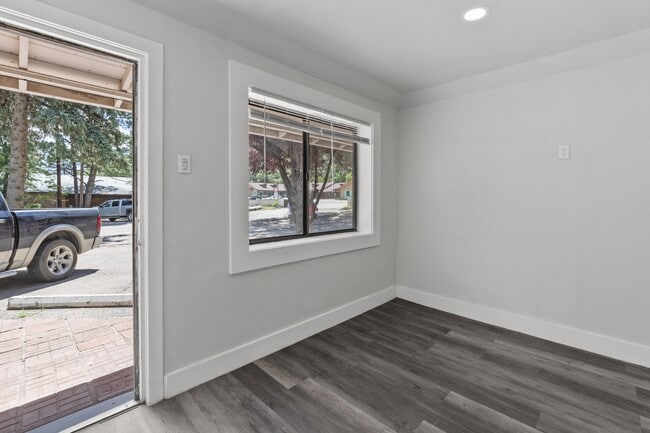Building Photo - 620 Sudderth Dr