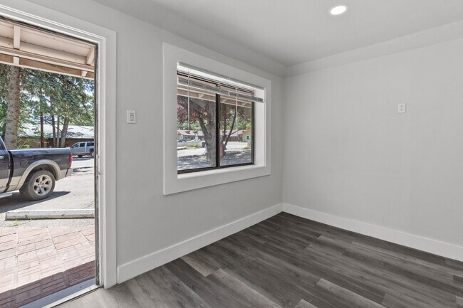 Foto del edificio - 620 Sudderth Dr