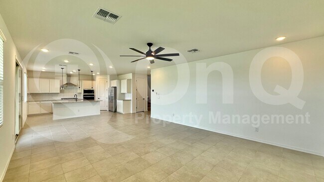 Foto del edificio - 24172 W Raymond St