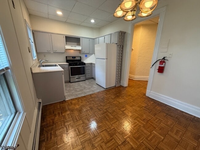 Building Photo - 18 Rockview Ave