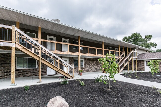Building Photo - 1221 N Logan Ave