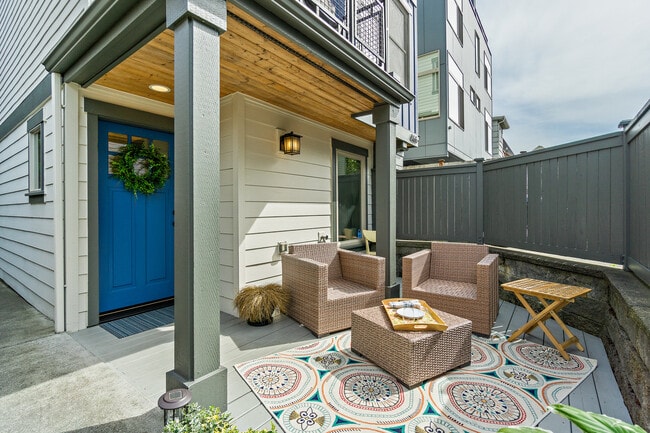 Photo - 466 NE Maple Leaf Pl House